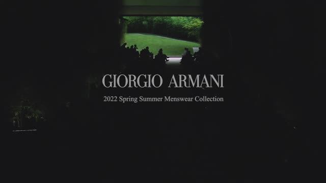 Показ мужской коллекции Giorgio Armani весна-лето 2022