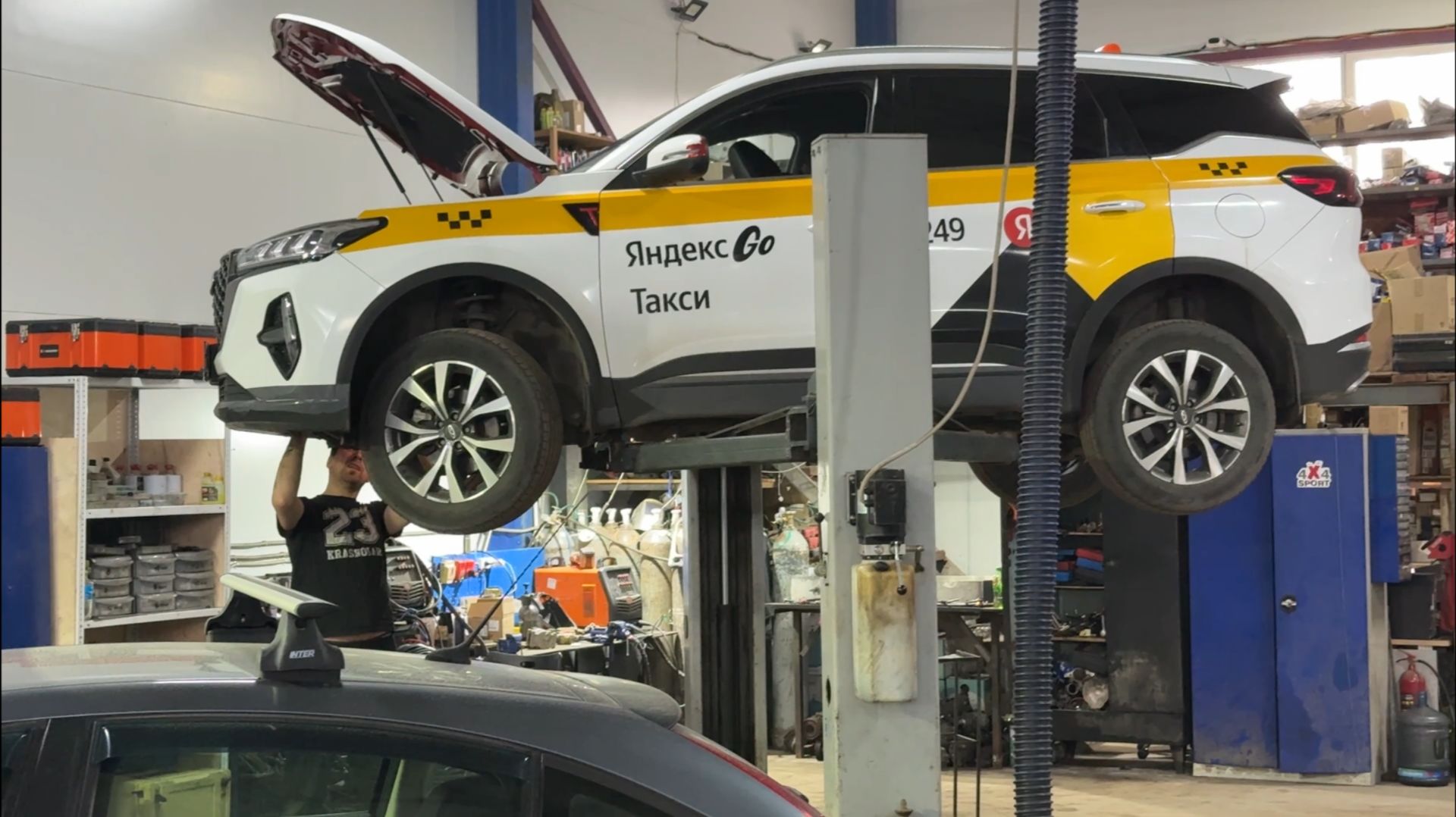 Chery Tiggo 7 Pro Max, меняем компрессор кондиционера. Заклинил подшипник шкива компрессора.