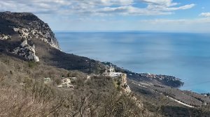 к Байдарскому перевалу по Старому Севастопольскому шоссе в Байдарскую долину с.Орлиное Крым март 26