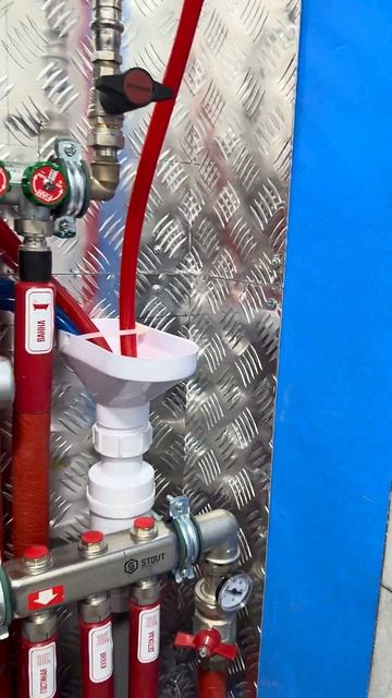 Запах из канализации? Решаем проблему раз и навсегда! #сантехника #ремонт #shorts