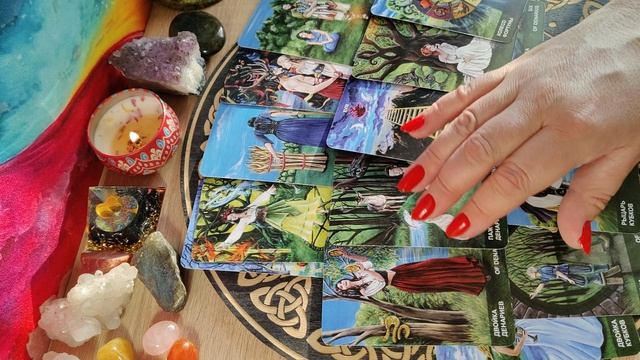 Как вам себя с ним вести 💞 таро расклад