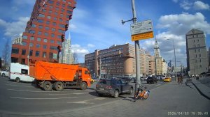 Садовое Кольцо, проспект Сахарова. Дом из красных кубиков.