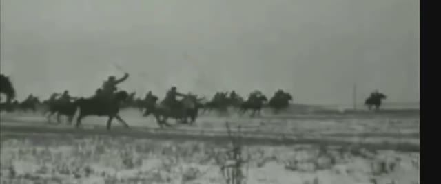 Хэйкэллэргэ чэчэк салыгыз , Военная тема