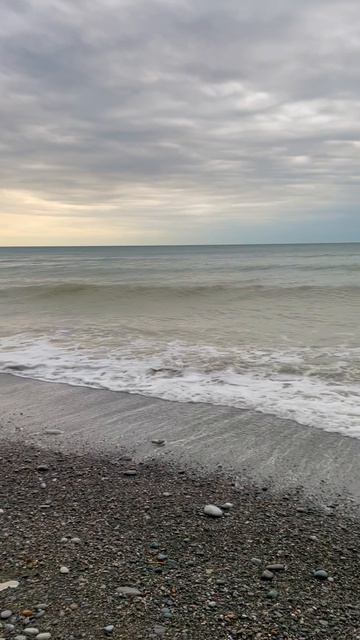 Дикий пляж с видом на Сочи.