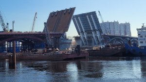 САНКТ-ПЕТЕРБУРГ: Новый мост в Невском районе раскрыл свои створки