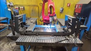 Робот-сварщик создаёт будущее: рождение каркаса для современной скамейки «Флеш»