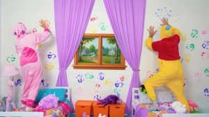 Настя и друзья поменялись местами с родителями