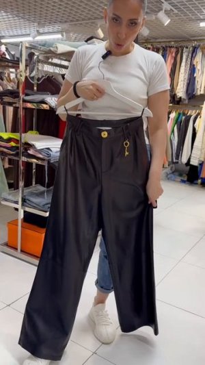 Кожаные и замшевые куртки, пиджаки, брюки и юбки