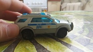 как я показываю модель машины полицейской полиция Так выглядит машина.