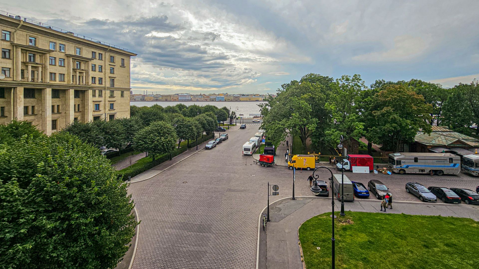 петровская наб 4