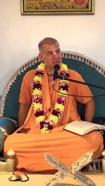 Шрила Прабхупада: "Человеческая жизнь предназначена для принятия ответственности".