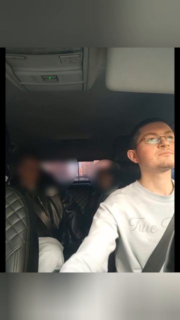 Люди в такси очень любят садиться через одну дверь, когда функционируют все двери. Часть 1.