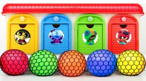 Мультики для детей. Мнем и Играем с яркими антистрессиками у гаража. Мультики залипалки малышам