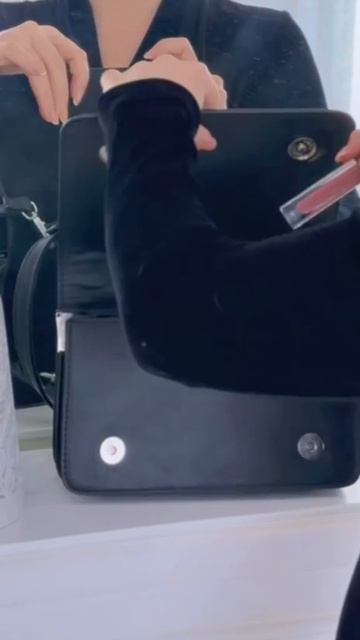 Блеск для губ Eva Mosaic Power Gloss тон 22, который реально заботится о коже.