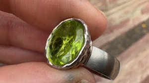 Кольцо с хризолитом