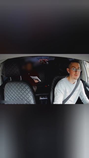 Яжебеременная. Пассажирка недовольна тем, что поехали через дворы.