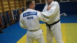 2017 год. Сергей Петров о броске через плечо с колен с захватом отворота.