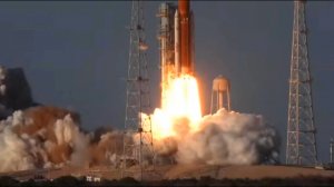 Старт ракеты Space Launch System с экспедицией Artemis II на корабле Orion