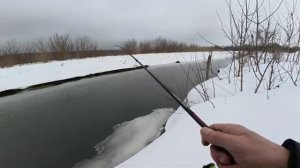 НАЛОВИЛ ЩУК НА СПИННИНГ В МАЛЕНЬКОЙ РЕЧКЕ! Весенняя рыбалка 2026