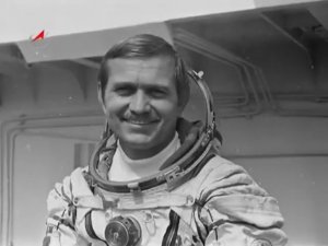Космонавт Анатолий Березовой