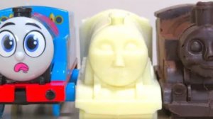 Паровозики Томас для детей. Делаем из специальной смеси паровозики, перевозим их.#дети#видеодлядетей