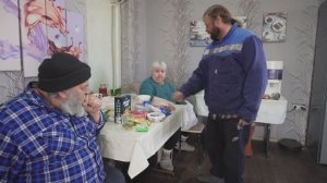 Получил пенсию заехал в продуктовый магазин Пенсионера разыграли по ТВ о повышении пенсии с 1 апреля