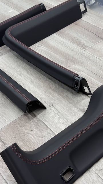 Перетяжка пластиковых элементов салона Mercedes G-Class