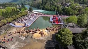 🏯🌊На древней плотине Дуцзянъянь прошел Фестиваль спуска воды
