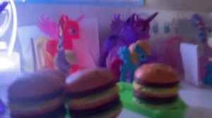 «Пони в самолёте» —20 серия.