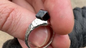 Кольцо с черным гранатом