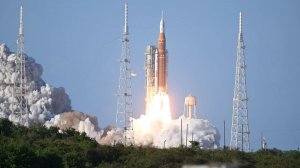 Полет к Луне, миссия Артемида. Прямой репортаж со стартовой площадки.