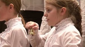 На горе то калина, Стучит, бренчит; Как в лесу, лесу, лесочке, Попутная песня