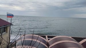 хмурое море