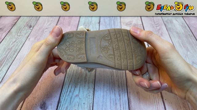 Туфли Pasito на липучке с декоративным цветком светло-бежевые - видео