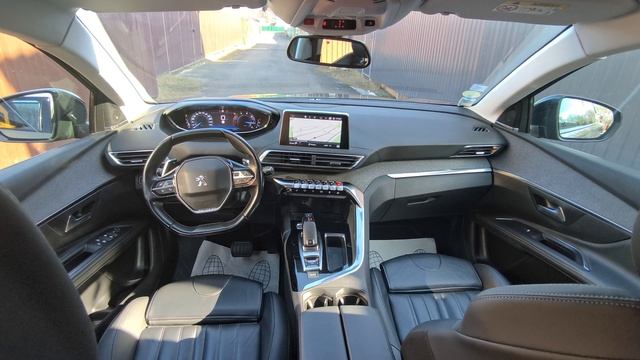 Пежо 5008 очень полная  комплектация