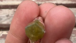 Кольцо с зеленым гранатом