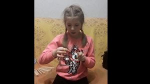 Музыкальные инструменты: трещотка и треугольник