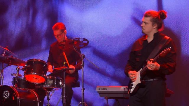 Девушка рок. Автор-исполнитель Андрей Биржевой