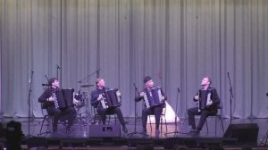 Играет квартет баянистов им.  Крупина:  Г. Свиридов «Время - вперед»,  Войтарович "Давным- давно"