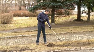 (Рыбинск-40) СУББОТНИК У ПАМЯТНИКА ЗОИ КОСМОДЕМЬЯНСКОЙ