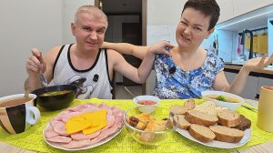 Мукбанг муж ТРАНЖИРИТ семейный бюджет, а я домашний ТИРАН! Вован меня БОИТСЯ?! Семейный обед Россия