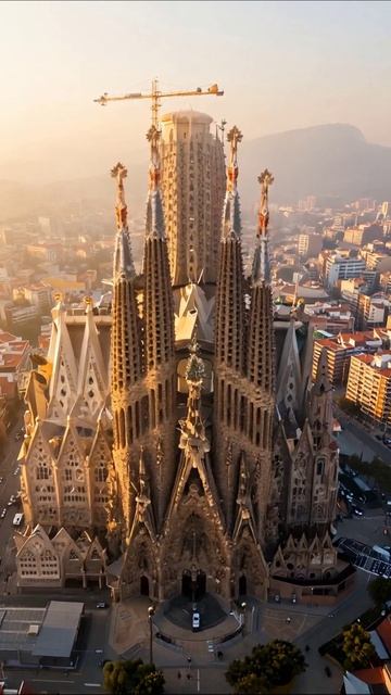 Саграда Фамилия: Величие готической архитектуры #СаградаФамилия #архитектура #туризм