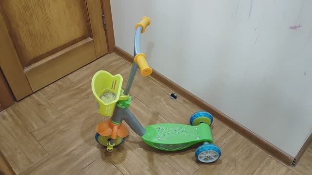 Трехколесный детский самокат