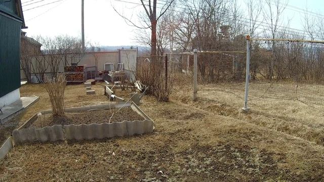 6 соток. Начало апреля  за городом