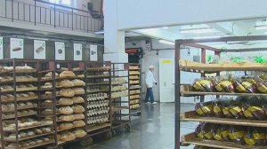 Пекарни Сочи начали печь куличи к Пасхе