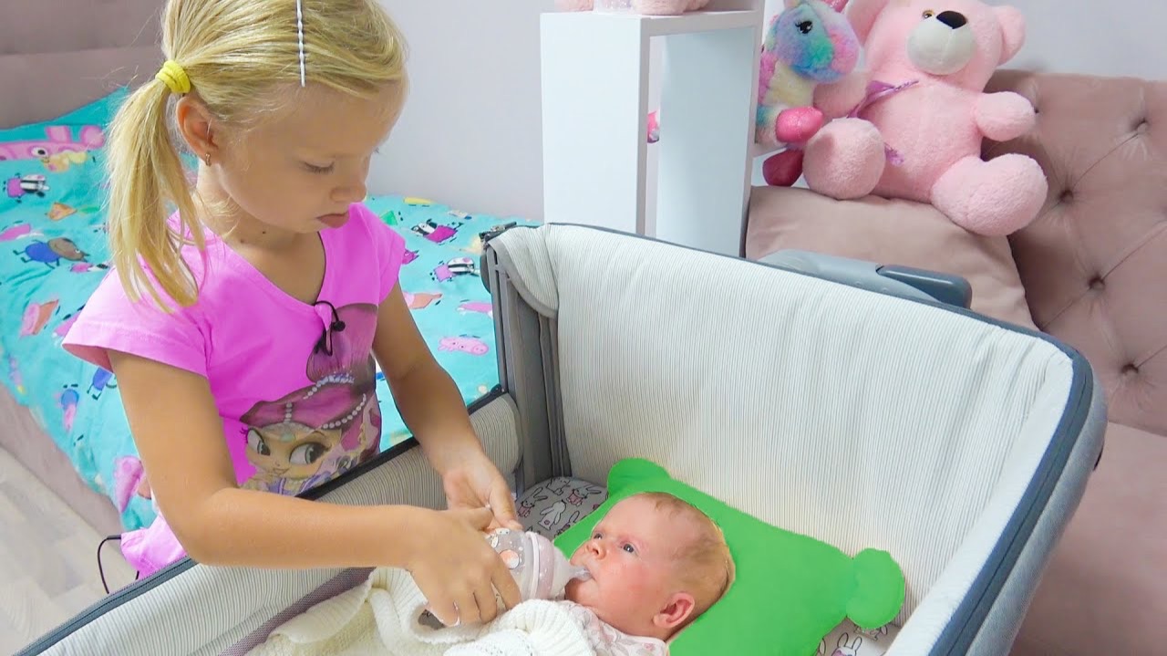 СОФУНЬЯ ШАЛУНЬЯ - СОФИЯ КАК МАМА ДЛЯ МАЛЕНЬКОЙ СЕСТРЫ.