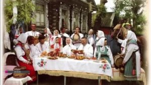 В стиле русских народных.