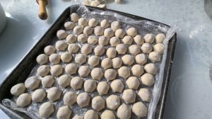 Пельменный вечер: мука, фарш и уют.