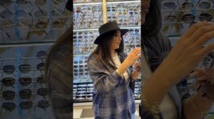 Эффектные модели солнцезащитных очков у Анны