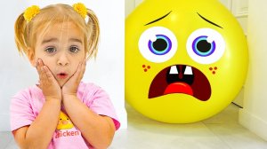 Алиса играет с воздушными шарами и другими полезными детскими историями